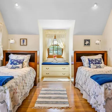 18 Beach Road West Harwich Beach Plum Cottage